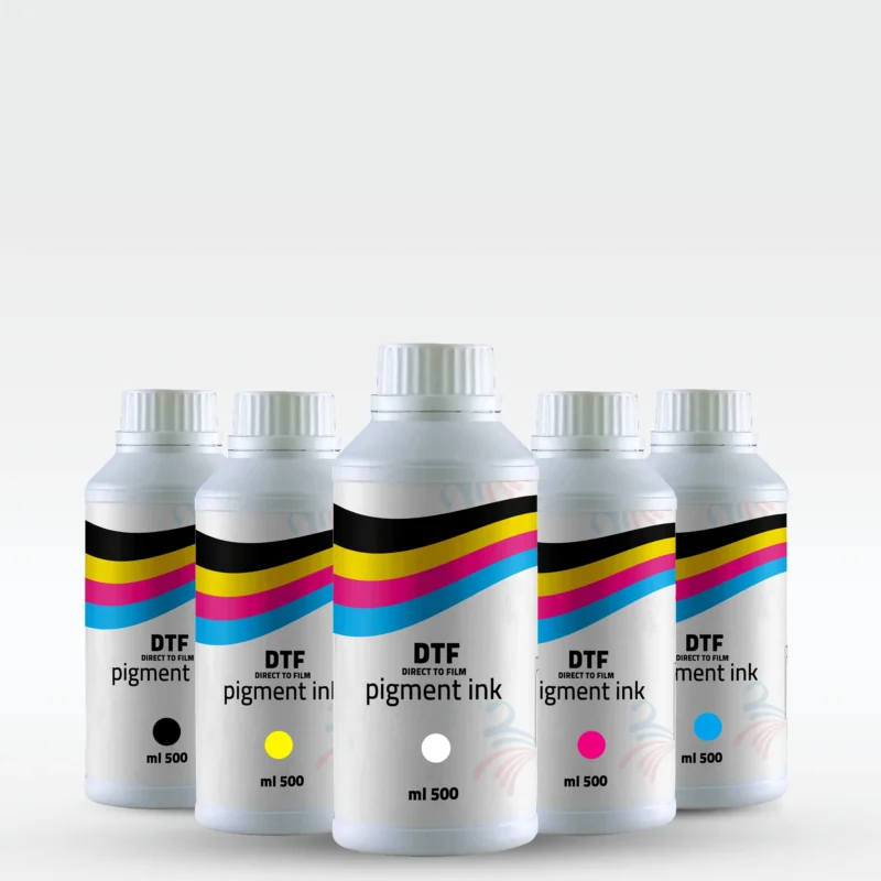 عبوة حبر DTF سعة 0.50 لتر، بثبات لوني عالي، تُستخدم في الطباعة الحرارية على الفنايل والملابس داخل محلات الطباعة في اليمن